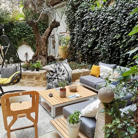 Maison d'hôtes Palais Aoma, Particulier De Luxe En Provence LʼIsle-sur-la-Sorgue